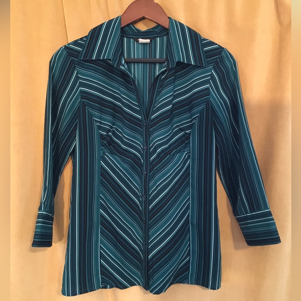 EUC. Striped button down. Maurice’s Size M JR